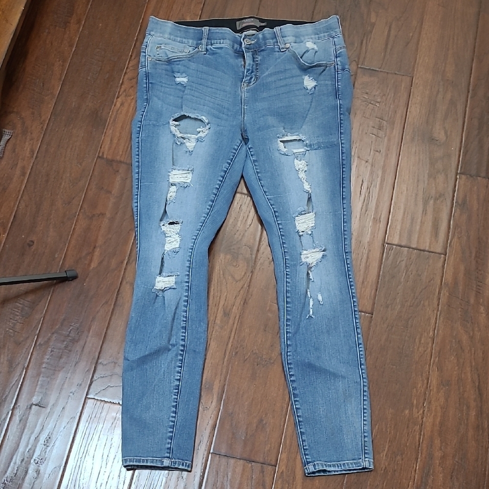 Torrid Distressed Bombshell Skinny Jeans size 16 TALL